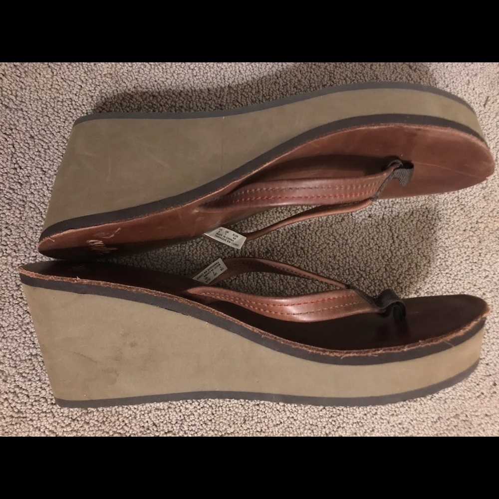 Sandals - Picture 2 of 3